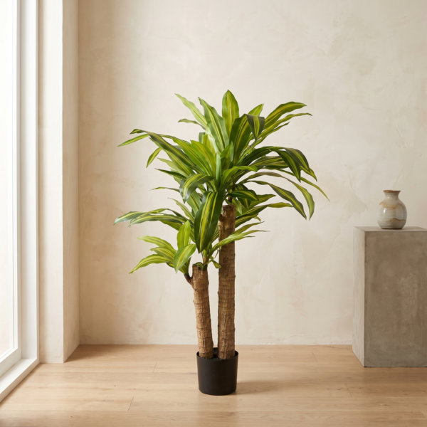 Dracena artificial Onda de 90 cm en maceta negra, hojas verdes realistas