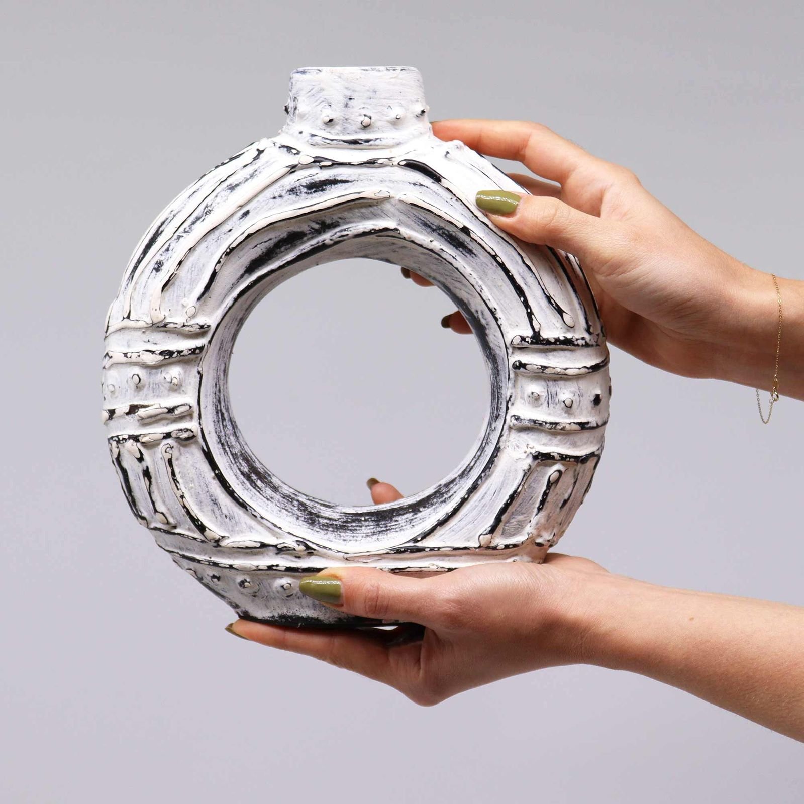 Jarrón redondo de cerámica — Crema, 23 cm - Imagen 2
